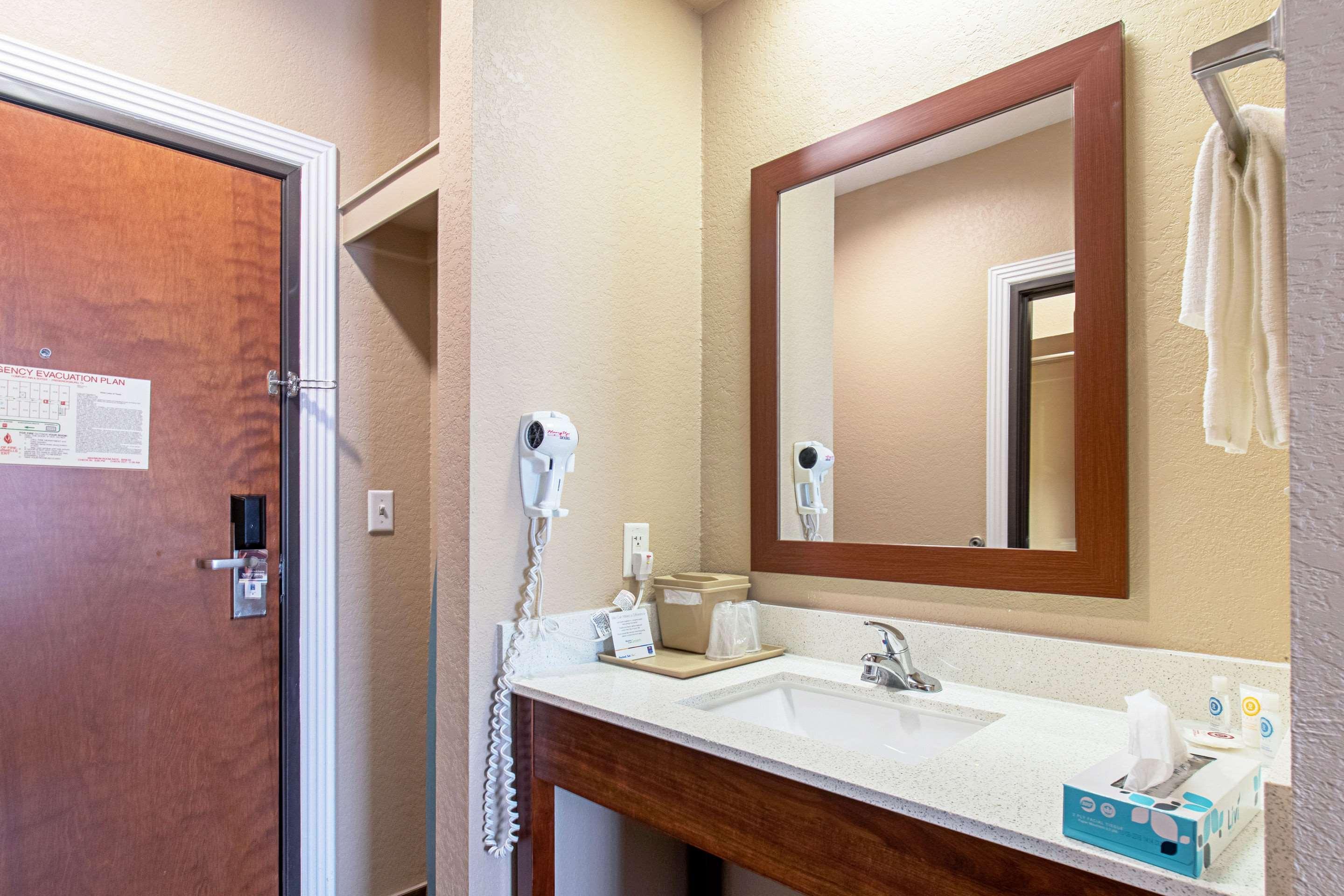 Comfort Inn & Suites And Suites Fredericksburg Ngoại thất bức ảnh