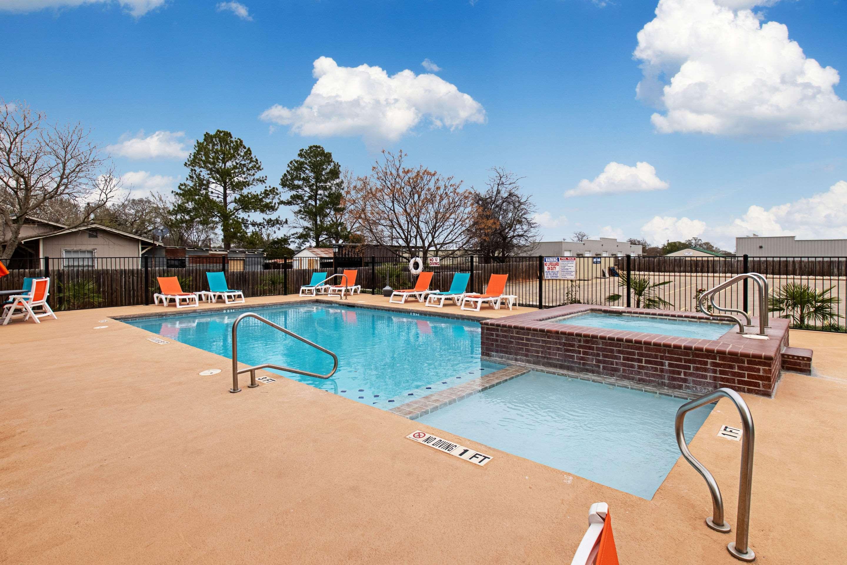 Comfort Inn & Suites And Suites Fredericksburg Ngoại thất bức ảnh