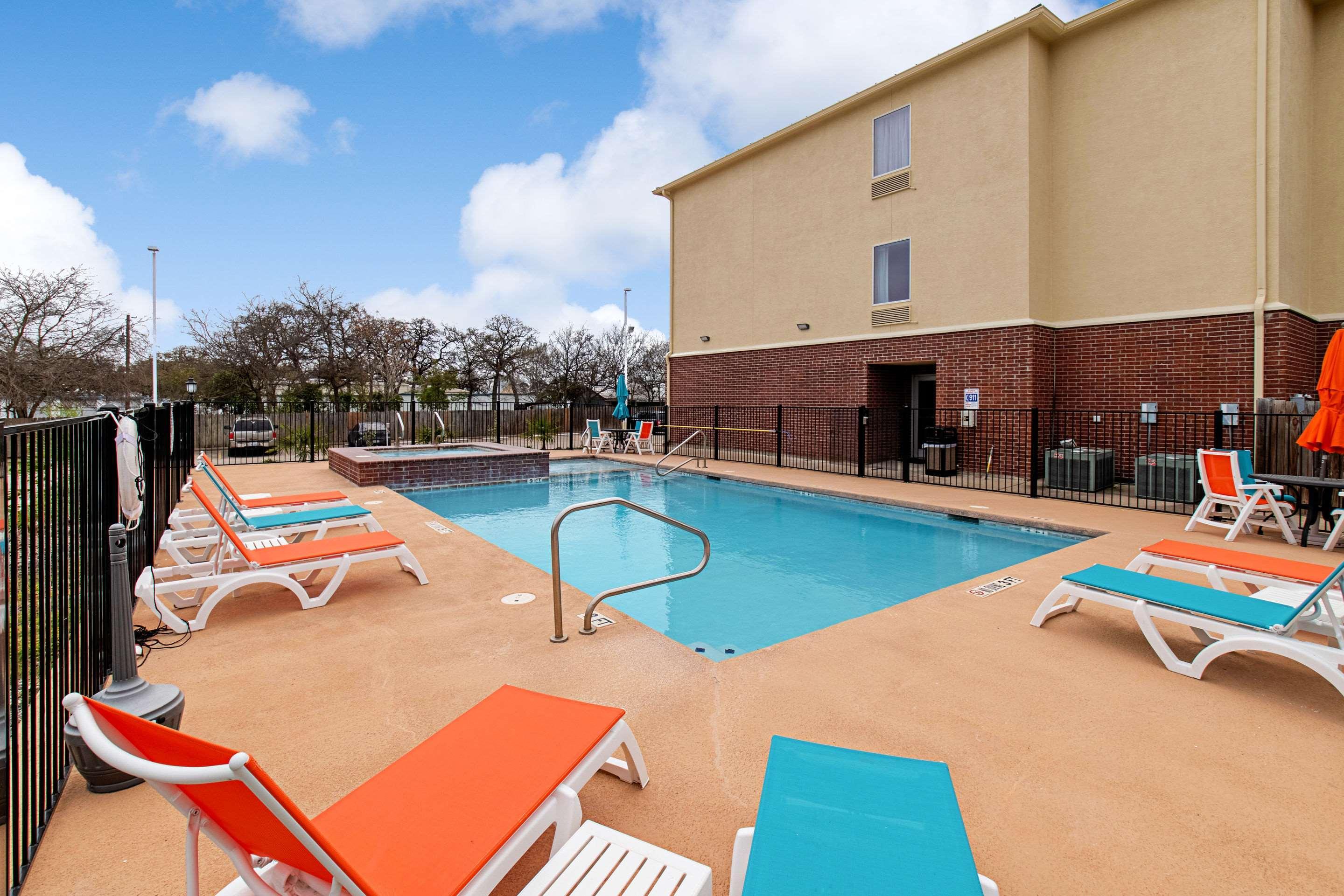 Comfort Inn & Suites And Suites Fredericksburg Ngoại thất bức ảnh